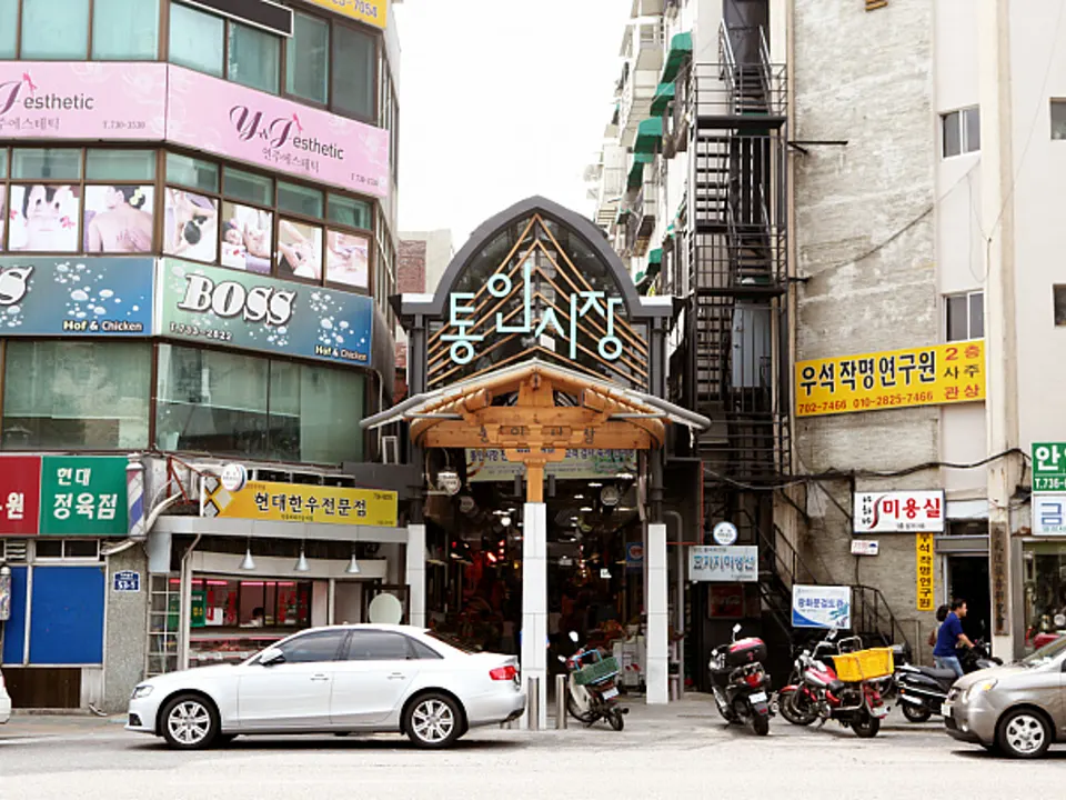 통인시장 입구와 시장 간판