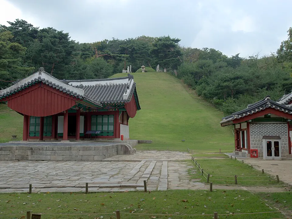 정릉 왕릉과 숲
